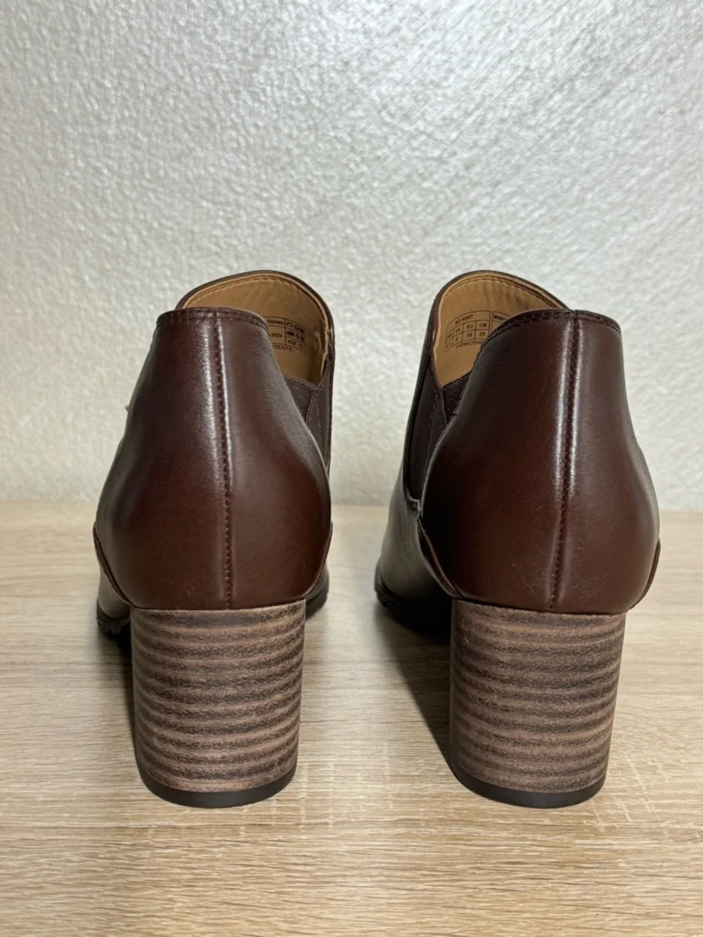 Vionic Belmont Women Size 8.5 Dark Brown Leather Ankle Booties